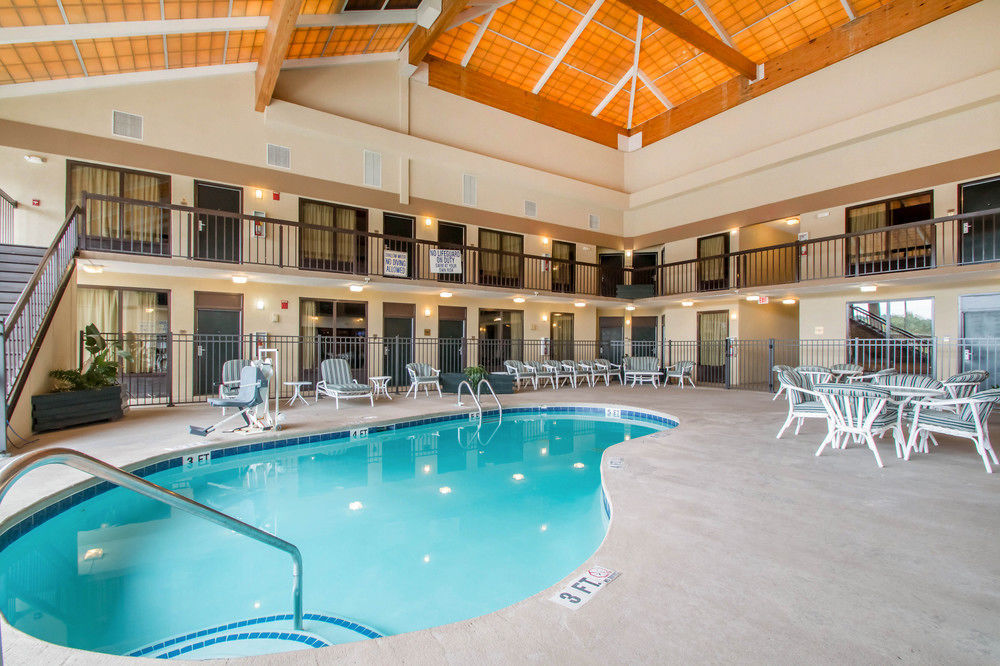 Quality Inn & Suites Риджленд Екстериор снимка